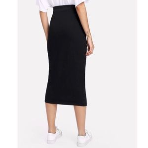 (SOLD) NWOT-Bodycon Black Midi Skirt